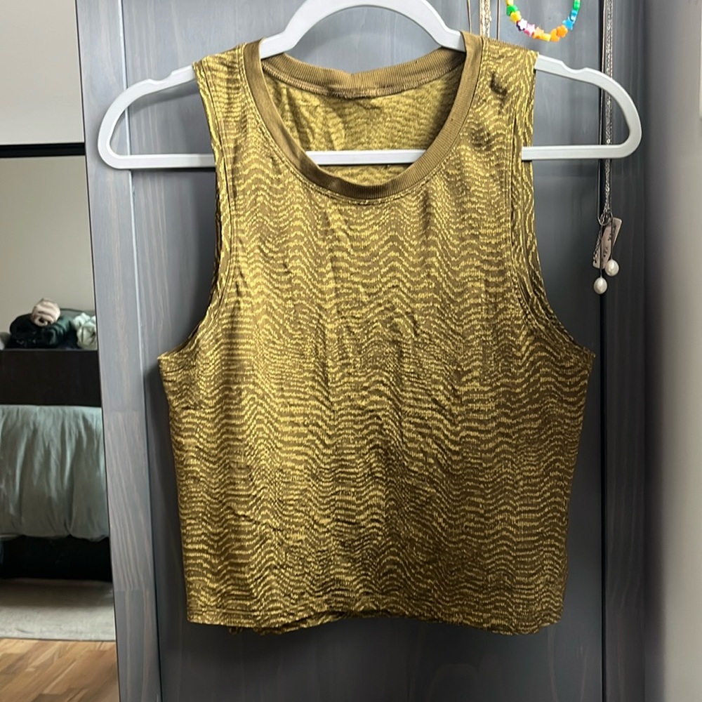 Lululemon crop top size small